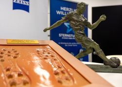 Fussball Idol Peter Ducke Jetzt Am Sternenhimmel JN013